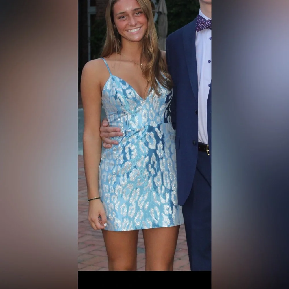 Stunning homecoming dress! - Picture 2 of 3